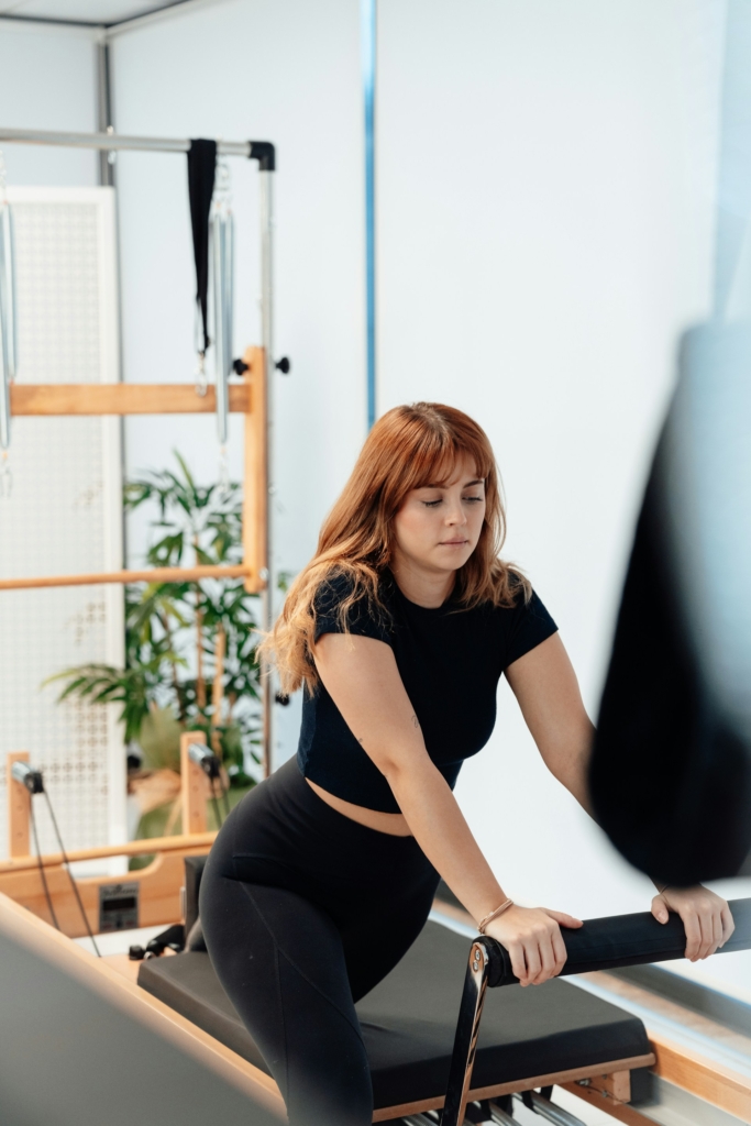 Nő pilates edzésen
