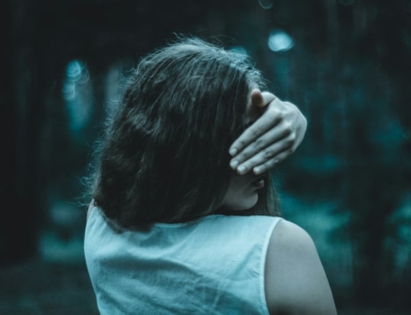 „Ok nélkül hányingerem lett és kiderült, hogy pont akkor regisztrált Tinderre” – Történetek, amikor a női intuíció működött