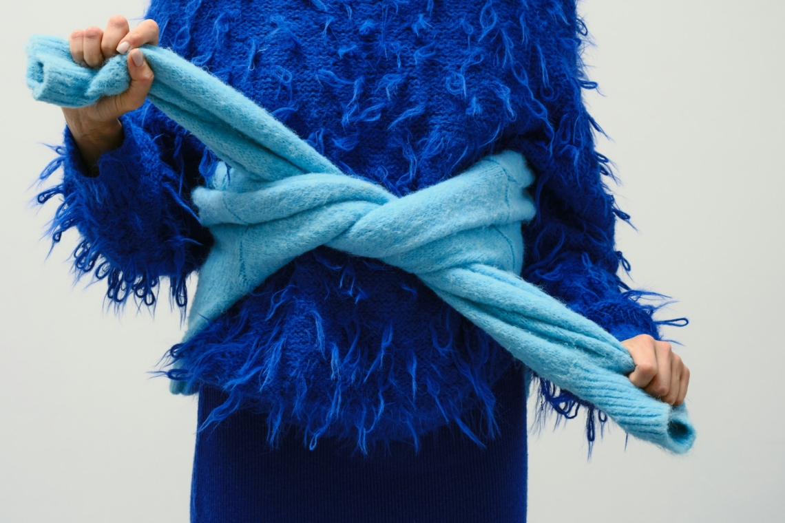 A trendszín, amit Az ördög Pradát visel tett népszerűvé – így viseld az azúrkéket