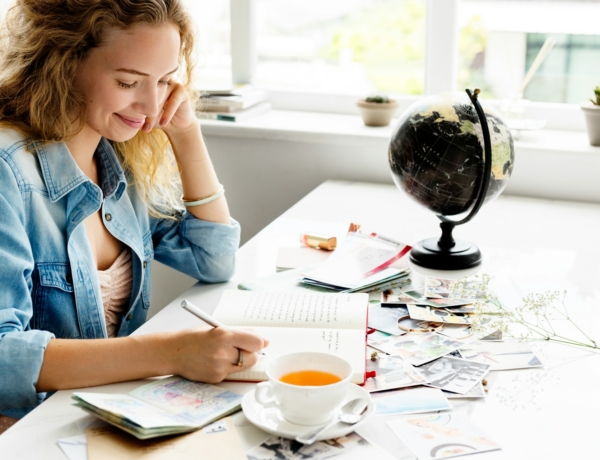 Napi horoszkóp 2026. április 26.: Az Uránusz az Ikrekbe lép, és ez új irányokat jelöl