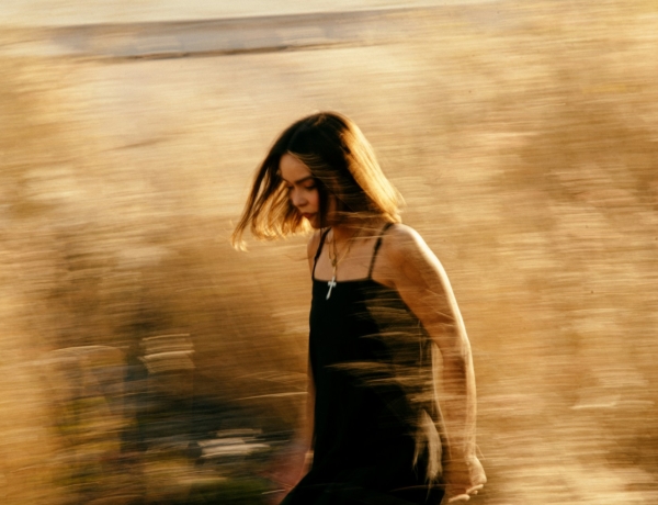 „Elvált szingli vagyok és egy kis albérletben élek” Miért büntetnek, ha párkapcsolat helyett a lelki békét választod?