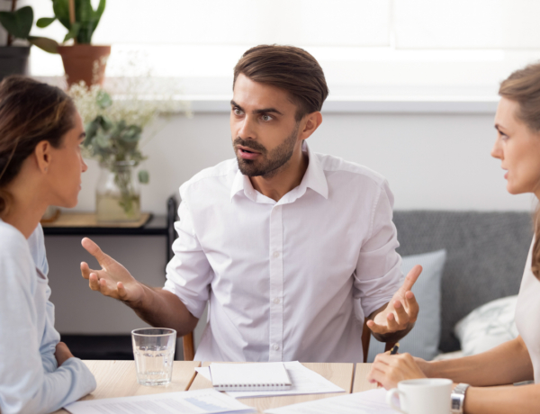 Nem minden csatát kell megnyerni, és ez is egy ilyen: Mit tegyek, ha politizál a főnököm?