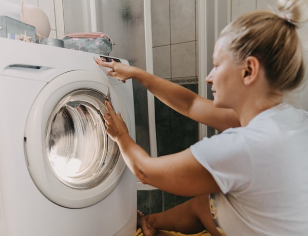 Ezt a 3 dolgot soha ne mosd öblítővel – a mosási szakértők szerint