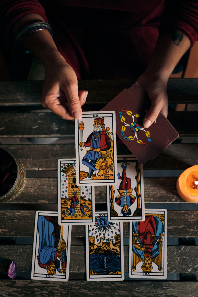 Jóslás Tarot kártyákkal