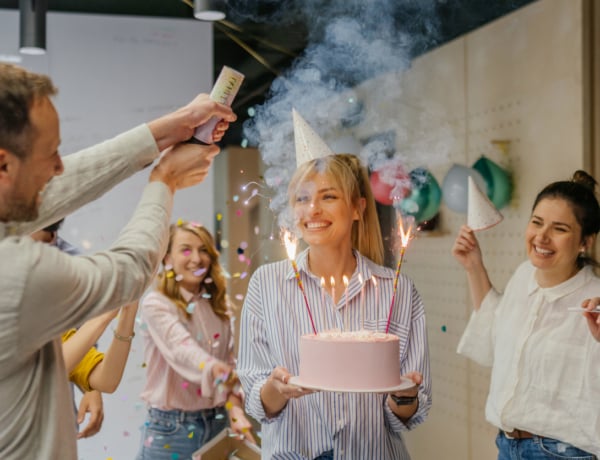 Olyan emberekre költök, akikkel maximum köszönőviszonyban vagyok – Mit tegyek, ha nem akarok több pénzt adni a kollégák ajándékaira?
