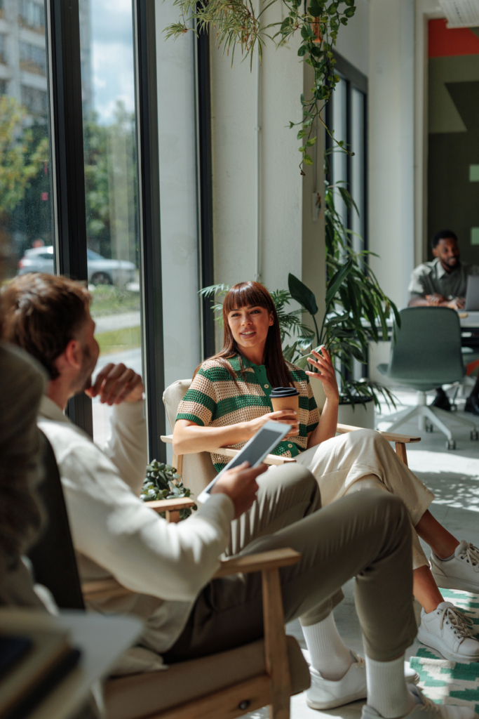 Collègues en pause café au bureau