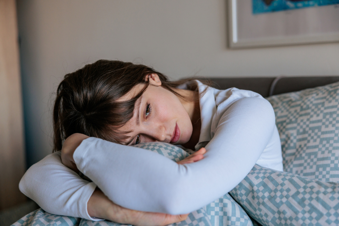 Miért érezzük annyira személyesnek a hírességek halálát?