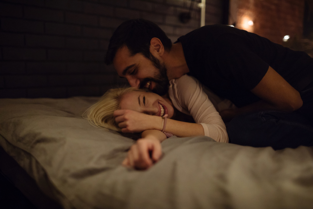 5 pszichológiai trükk, amivel elmélyítheted a hálószobai együttléteket