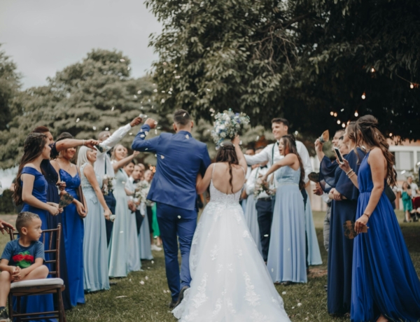 Hogyan viselkedjünk vendégként egy olyan esküvőn, amit ellenzünk?