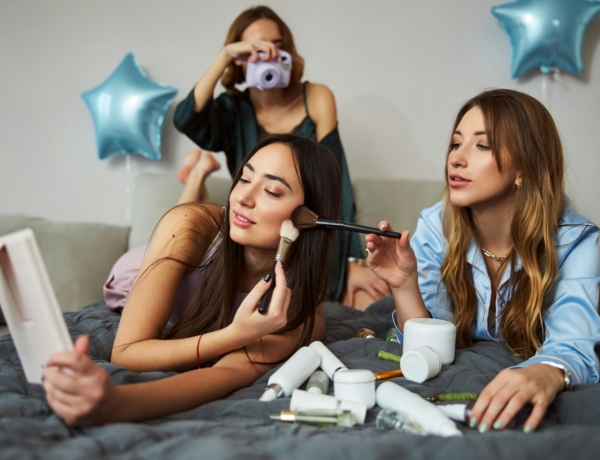 Viszlát por állagú sminkek: itt vannak a sokoldalú krémes textúrák