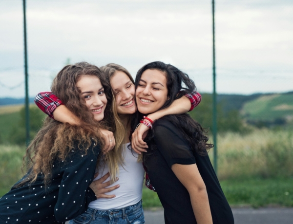 Nyáron te is könnyebben barátkozol? Így mélyülhetnek el a kapcsolataid ebben az időszakban