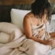„Anyám Facebookon jelentette be, hogy megjött az első menzeszem.” – Menstruációs horrorsztorik, amiket sosem felejtünk el