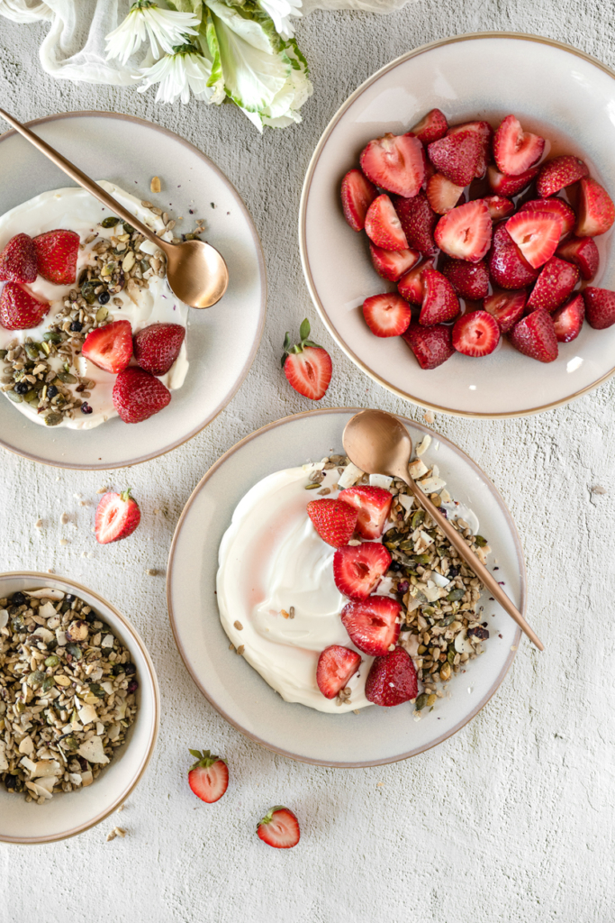 Eper, granola és joghurt