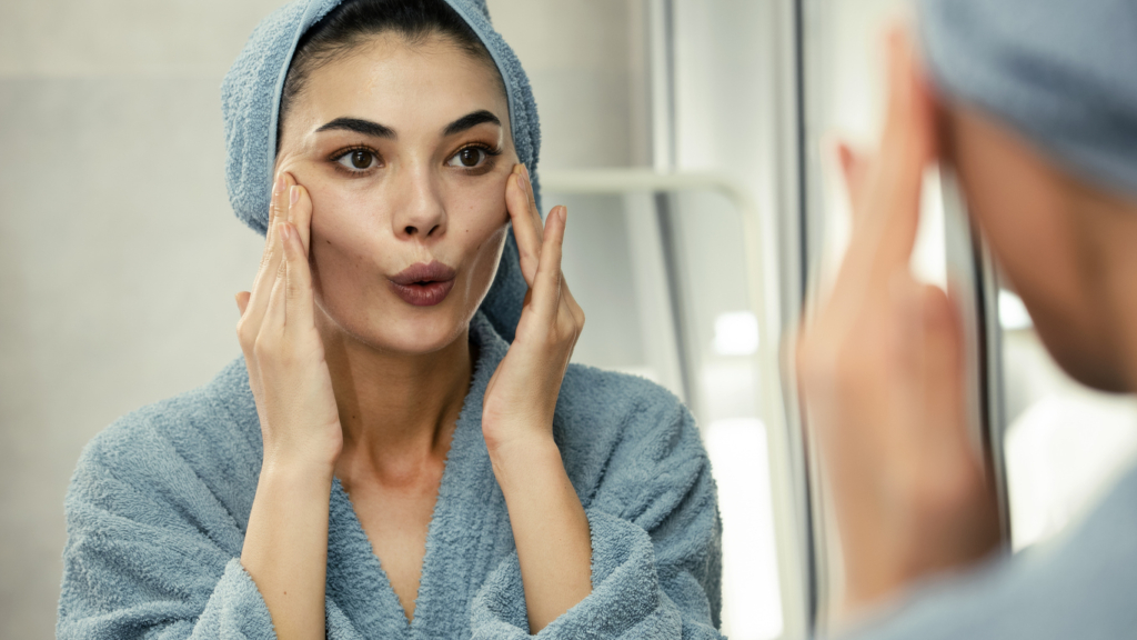 Erre a ránctalanító módszerre esküszik most minden nő: de tényleg ennyire hatásos a face yoga?