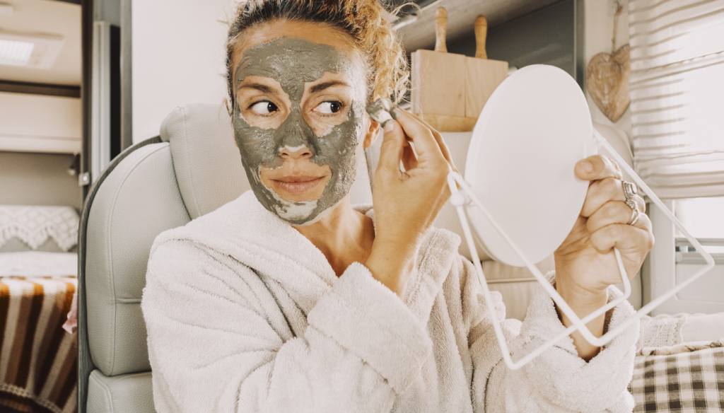 A túl sok aktív hatóanyag árt a bőrödnek. Mire figyelmeztetnek a bőrgyógyászok?