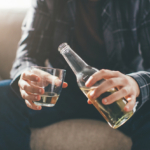 Az alkohol rabja: meddig kell asszisztálnunk egy rokon lassú öngyilkosságához?