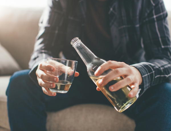 Az alkohol rabja: meddig kell asszisztálnunk egy rokon lassú öngyilkosságához?
