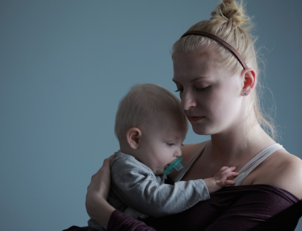 „Arra is képtelen voltam, hogy megetessem” – Megrázó történetek a szülés utáni depresszióról
