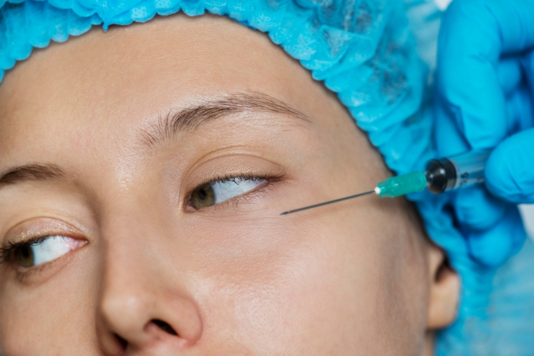 Folyékony orrműtét, vádlikarcsúsítás: Ennyi dologra jó a botox – de megéri?