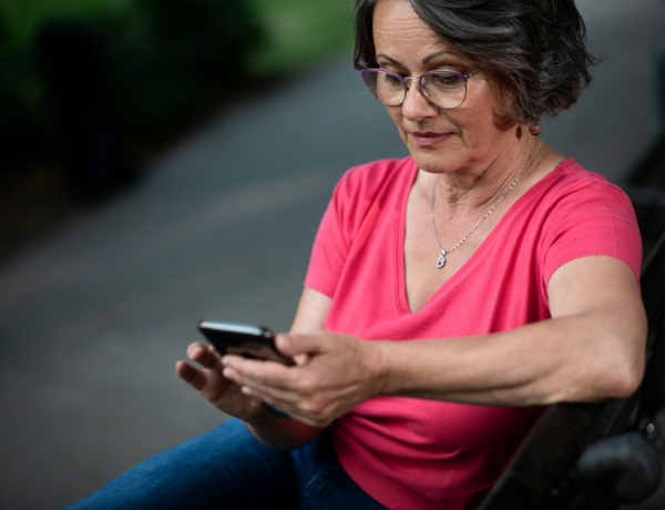 50 felett újra randiznál? Így érdemes belépned az online társkeresők világába érett fejjel