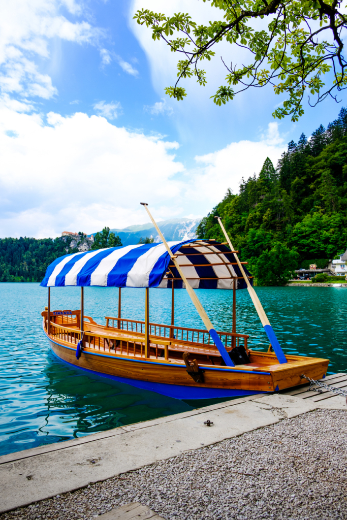 Fa gondola a Bledi-tavon