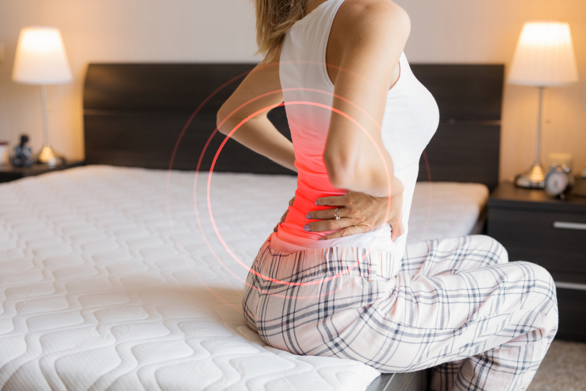 Neked is fáj a hátad menstruáció alatt? Ez a zseniális nyújtó gyakorlat segíteni fog
