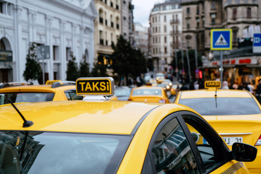 Miért sárga a taxisok autója? Íme a színpszichológiai magyarázat