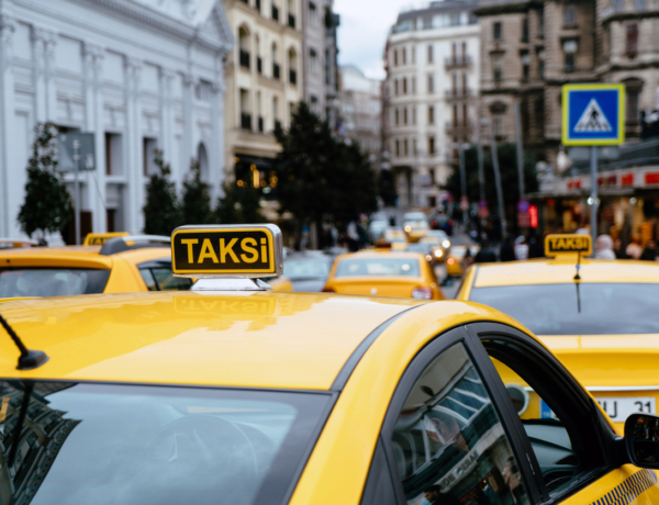 Miért sárga a taxisok autója? Íme a színpszichológiai magyarázat