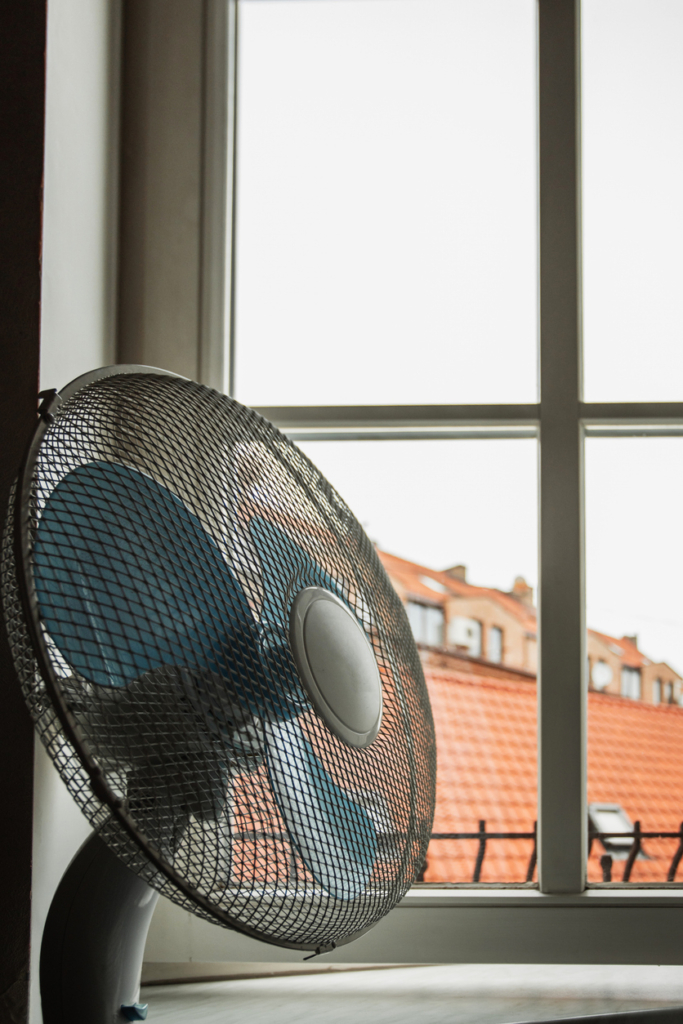 Ventilátor az ablakban