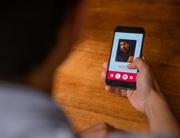 Tinder szótár, hogy kiszűrd a kamut – így dekódold okosan a férfi társkereső profilokat