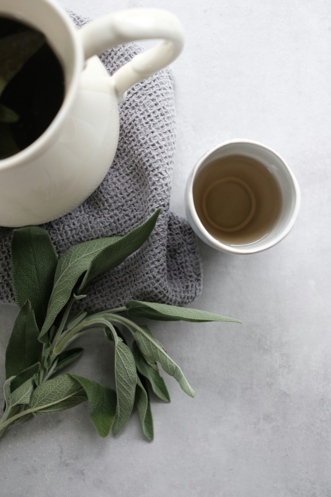 Zsálya tea
