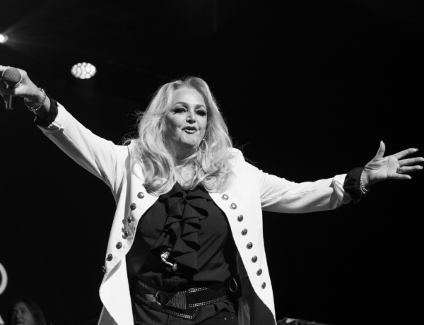 Bonnie Tyler emlékére: búcsú a legendás énekesnőtől, aki örökre beírta nevét a zenetörténelembe