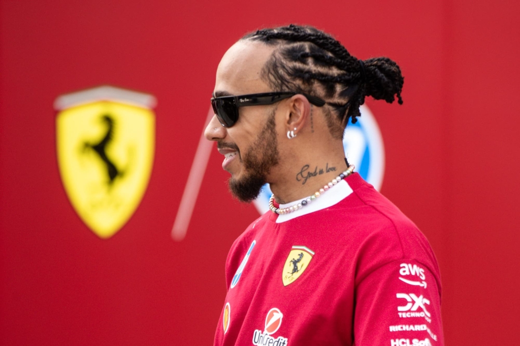 Lewis Hamilton mindent elért, mégis mert váltani – ezt tanulhatjuk a Forma-1 ikonjától