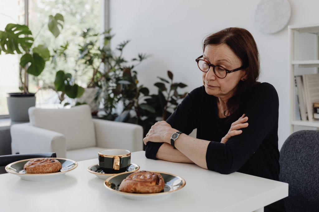 „Titokban örültem, hogy elköltözött a gyerek” – Anyák vallomásai a bűntudatról