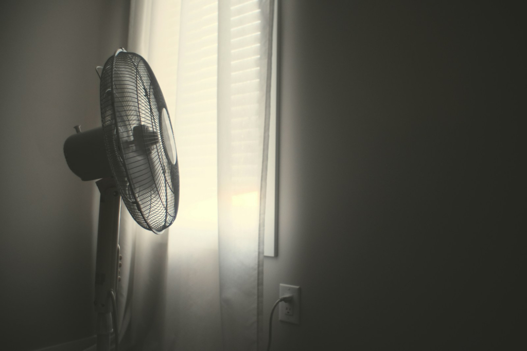 Egész nyáron bekapcsolva hagyod a ventilátort éjszaka? Ezért állítsd le