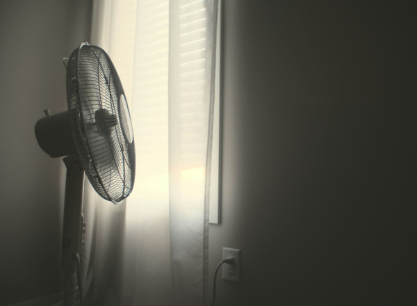 Egész nyáron bekapcsolva hagyod a ventilátort éjszaka? Ezért állítsd le