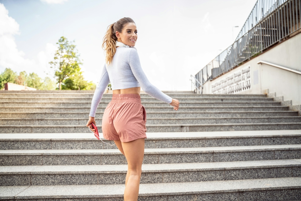 A sportos sortok nyara: 8 outfit ötlet, hogy stílusosan viseld a szezon kedvencét