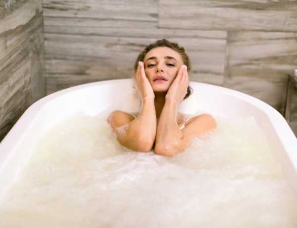 „Egy meleg fürdő és relax zene nem fogja meggyógyítani a lelked” – Pszichológusok vallanak a wellness kultúra hazugságairól