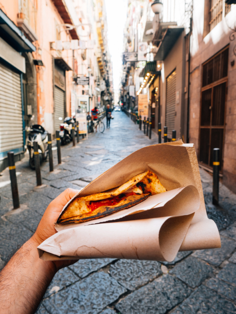 "Pizza a portafoglio" Nápolyban