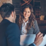 Túl a kollegiális viszonyon? Innen ismerheted fel, ha a párod túllépte a határt