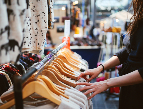Fenntartható nyári divat – Így keresgélj ebben a szezonban a vintage és second hand boltokban