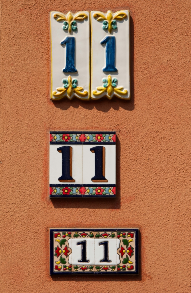 11-es házszámtáblák