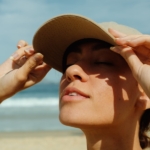 A szalmakalapon túl: 7 stílusos nyári fejfedő, amiben nem kapsz napszúrást