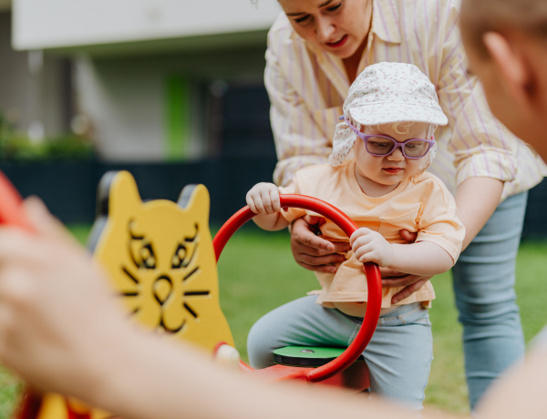 A „mommy brain” mítosz nyomában: Tényleg elbutulnak az anyák gyerekvállalás után?