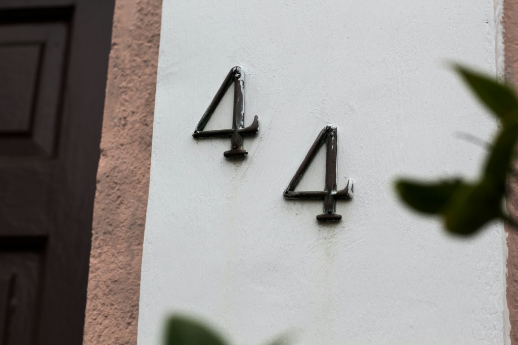 444 jelentése: mit üzen ez a tükörszám és mit tegyél, ha meglátod