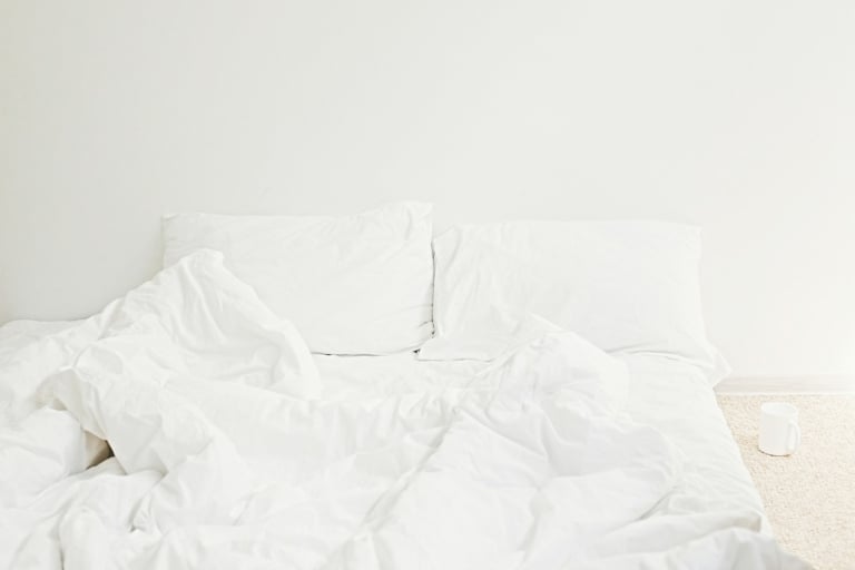 Így lesz ismét hófehér a besárgult párnahuzat – filléres praktika