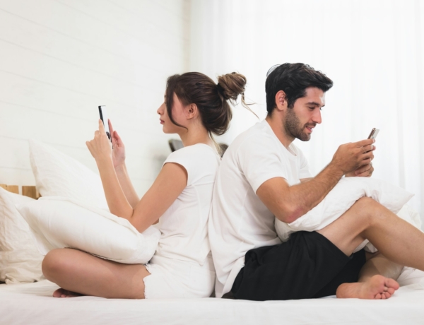 Így sorvasztja el a phubbing jelenség a kapcsolati intimitást