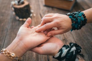 Tenyérjóslás kezdőknek – Ezt jelentik az egyes vonalak
