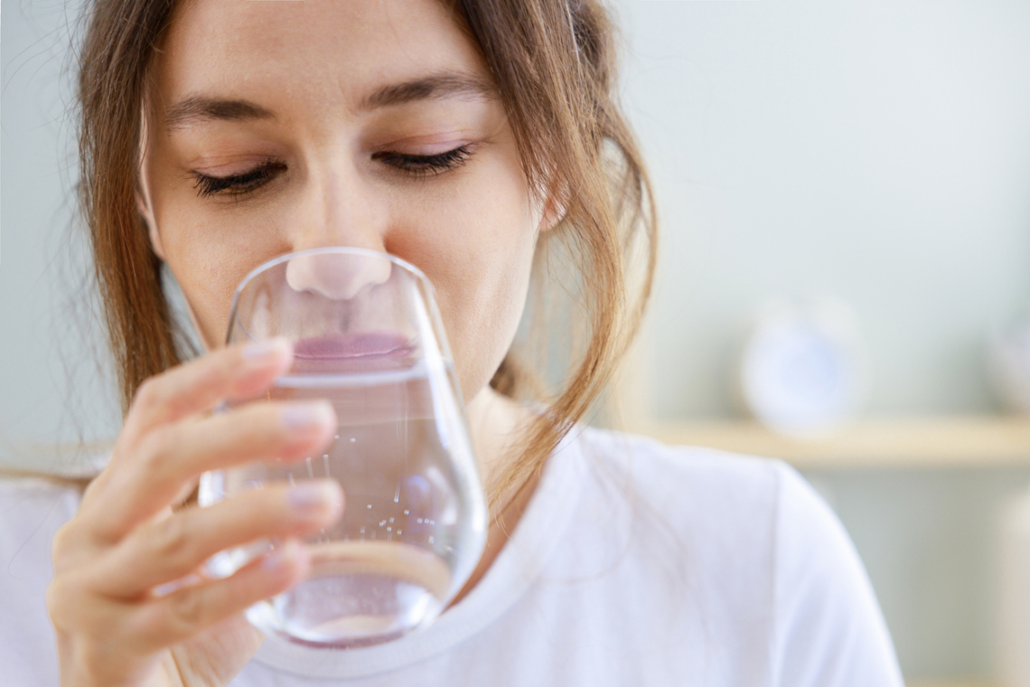 Egész nap 2 liter vizet iszol nyáron? Ezért árthat többet, mint használ