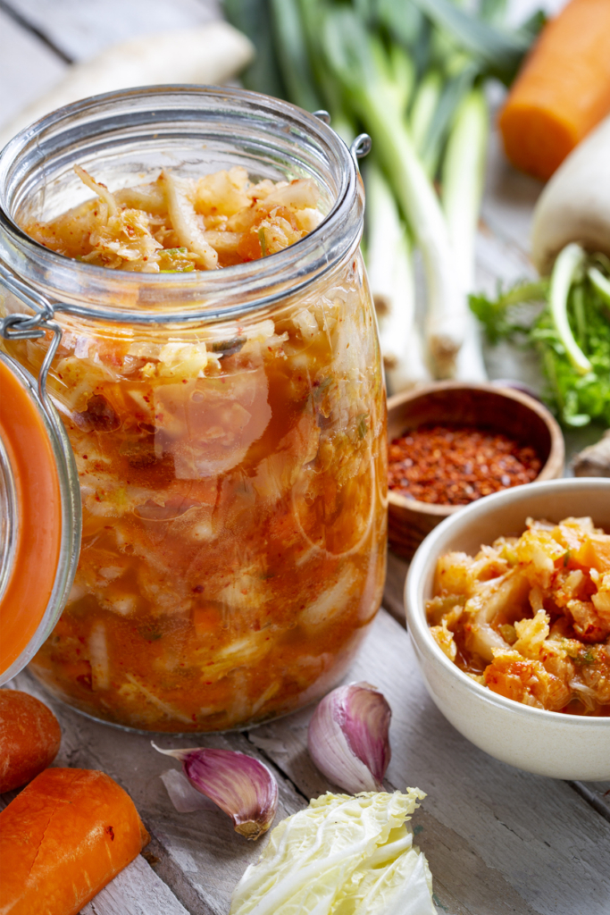 Házi kimchee üvegedényben